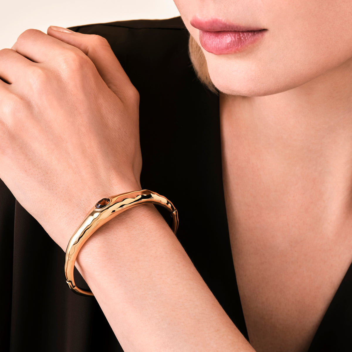 Brazalete Marrón Efecto Fundido leftcolumn
