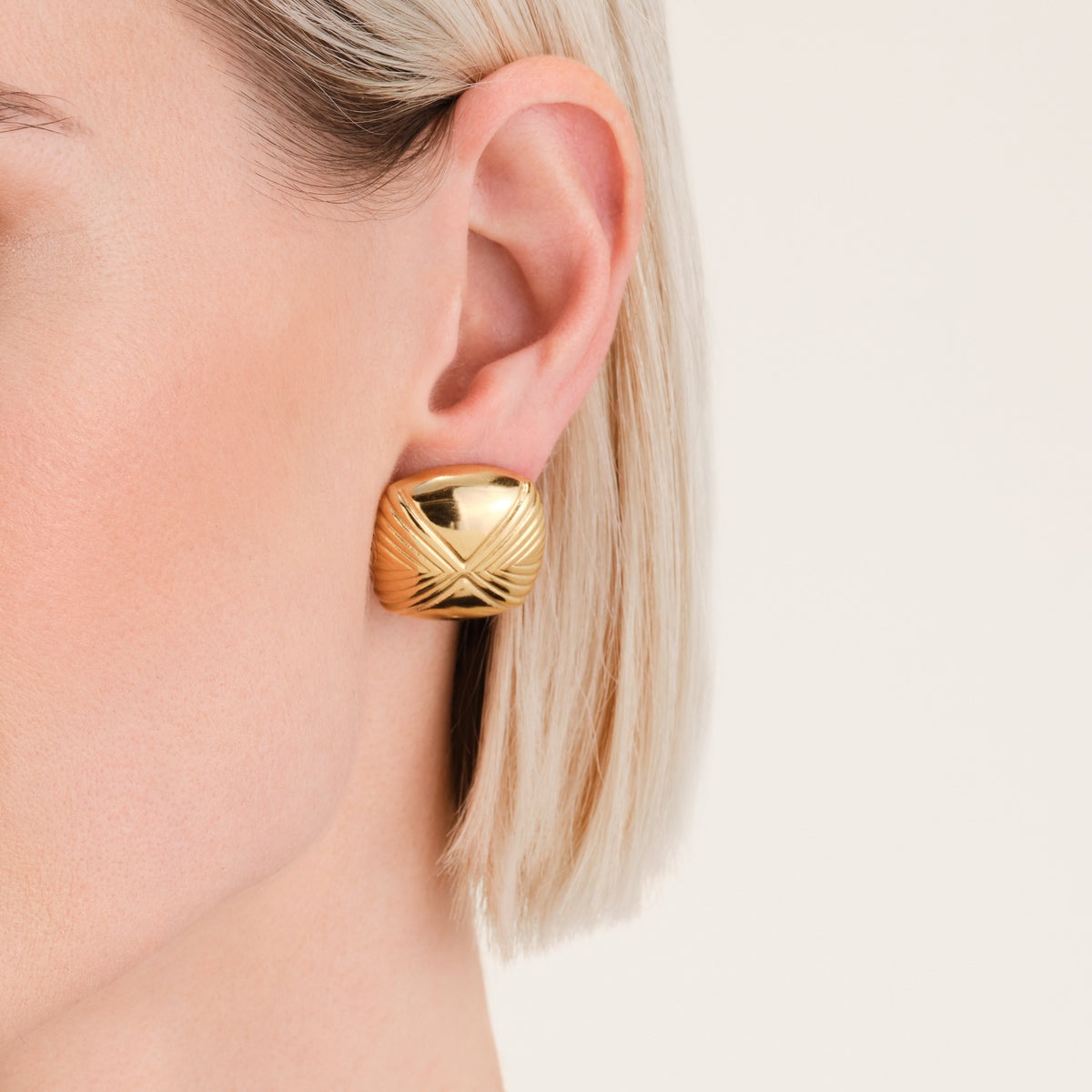 Pendientes Cuadrados Con Textura Lineal leftcolumn