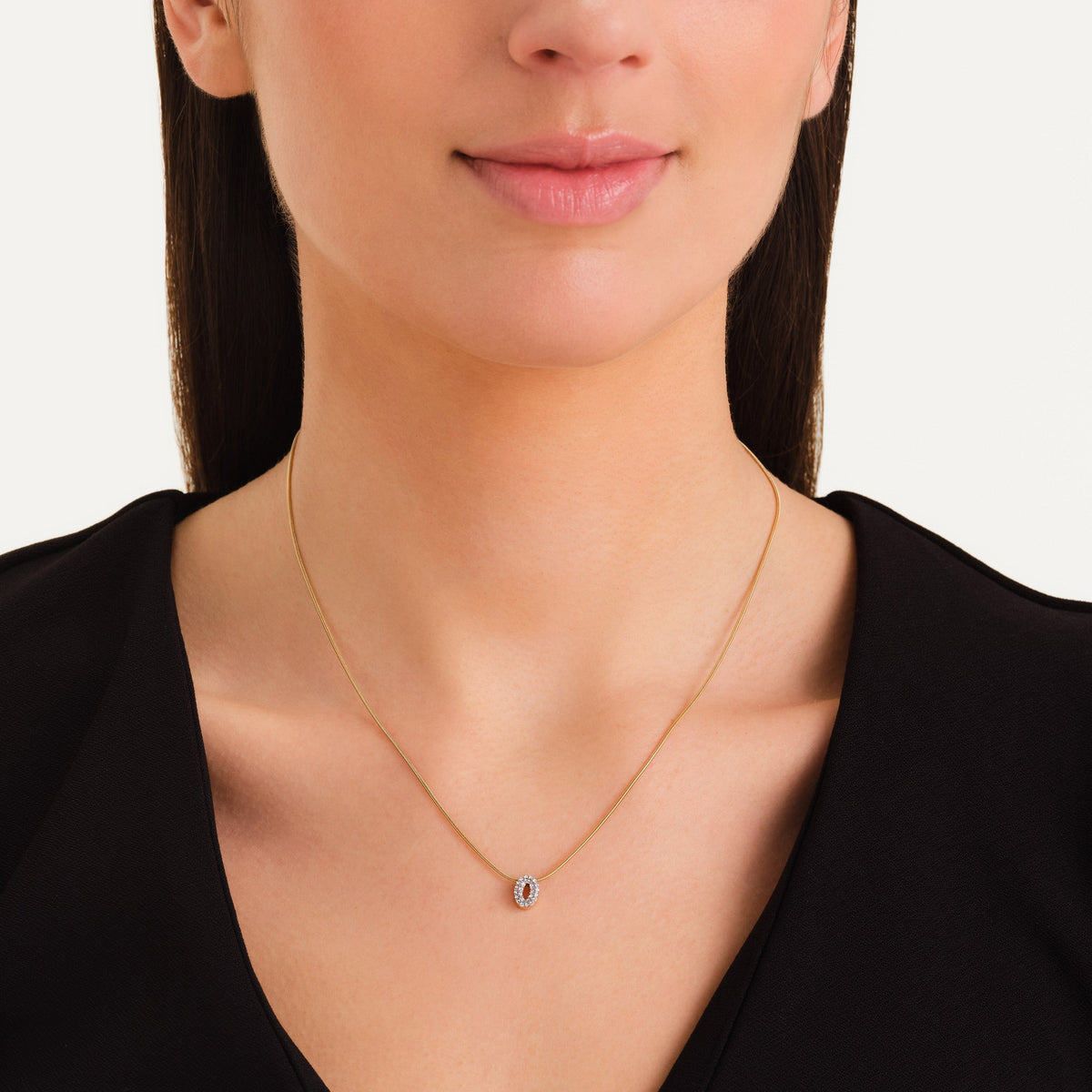 Collar Letra O con cristales leftcolumn