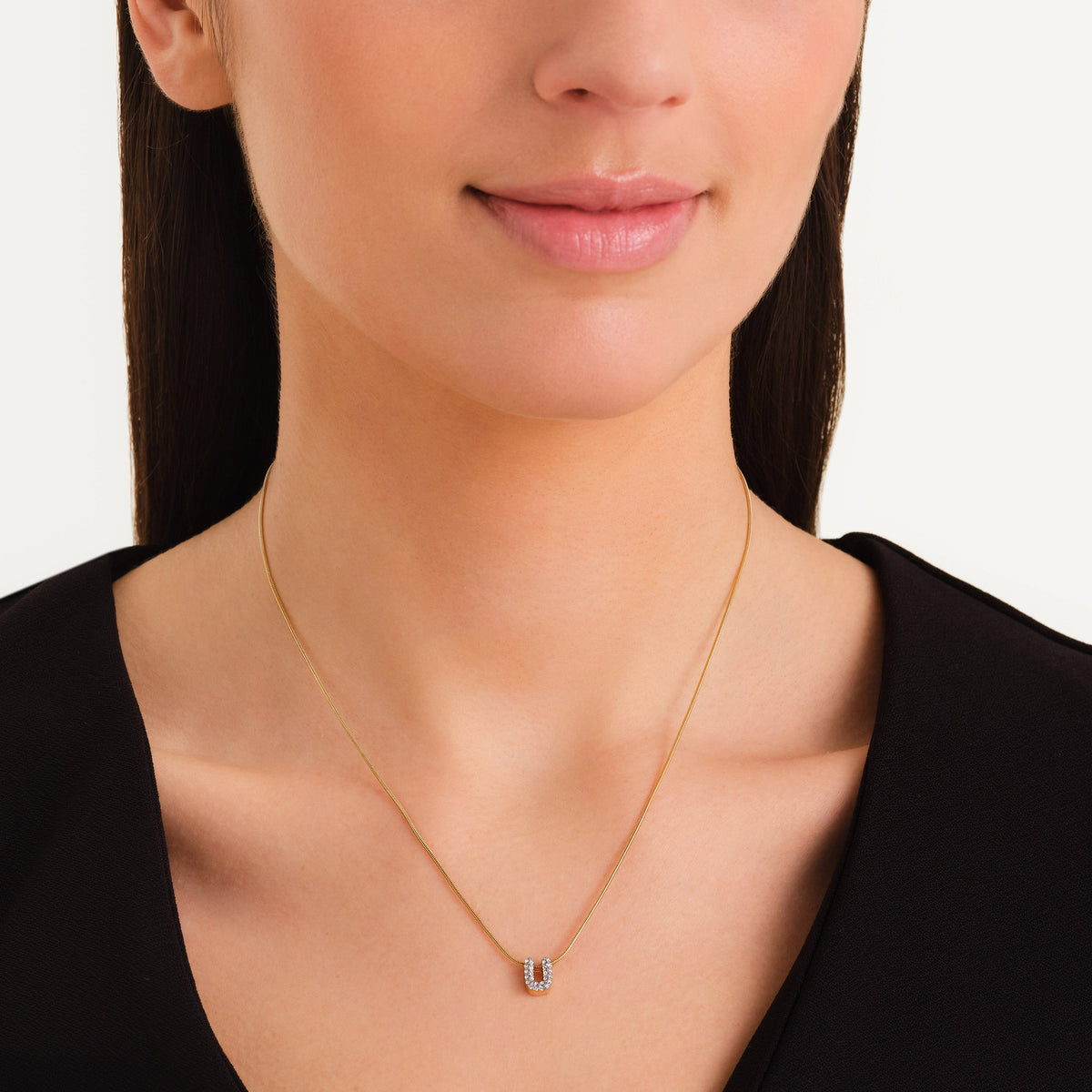 Collar Letra U con cristales leftcolumn