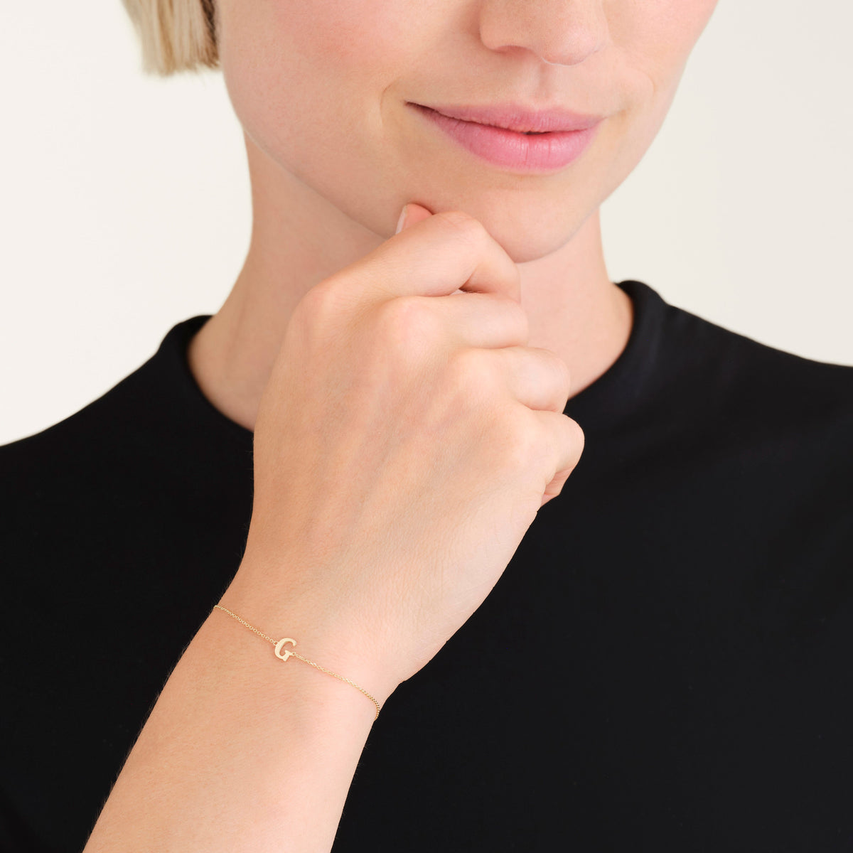 Initial Bracelet G leftcolumn