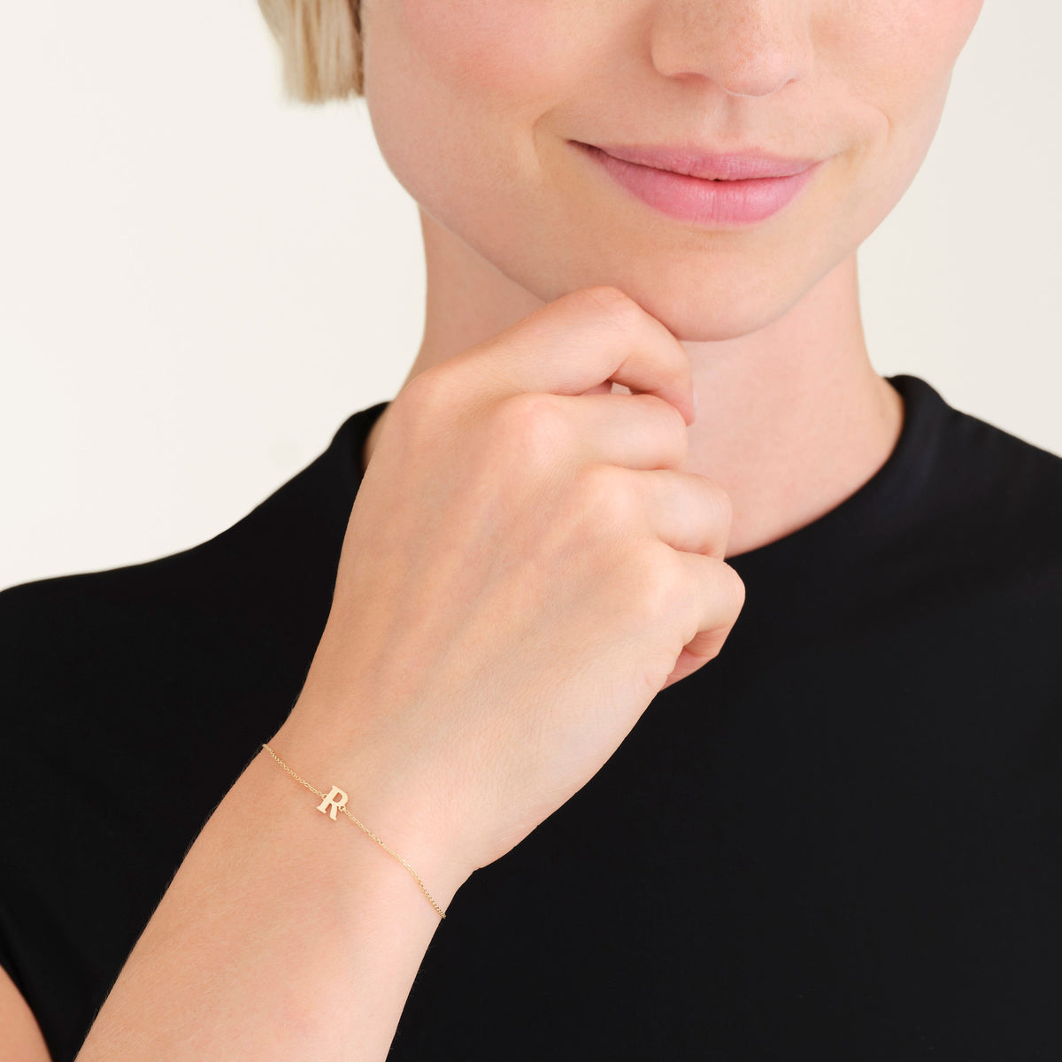 Initial Bracelet R leftcolumn