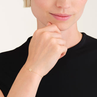 Initial Bracelet W leftcolumn