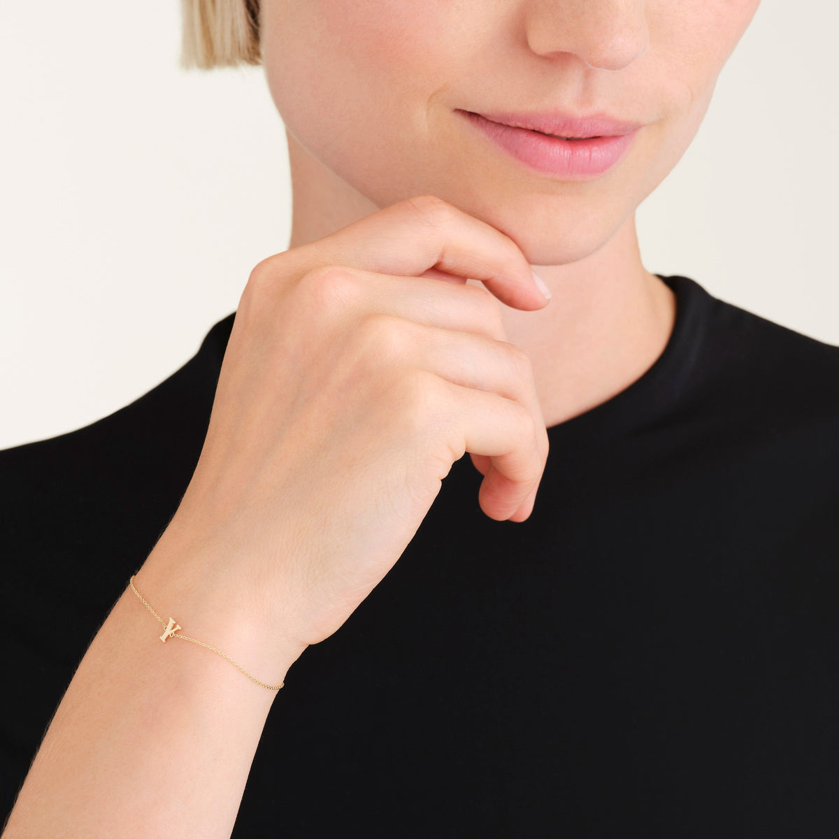 Initial Bracelet Y leftcolumn